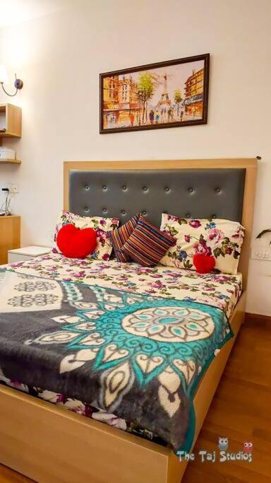 Top Luxury & Couple Friendly Stay Gp By Taj Suites & Studios #New Year Party & Stay Noida Exterior foto
