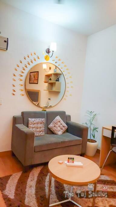 Top Luxury & Couple Friendly Stay Gp By Taj Suites & Studios #New Year Party & Stay Noida Exterior foto