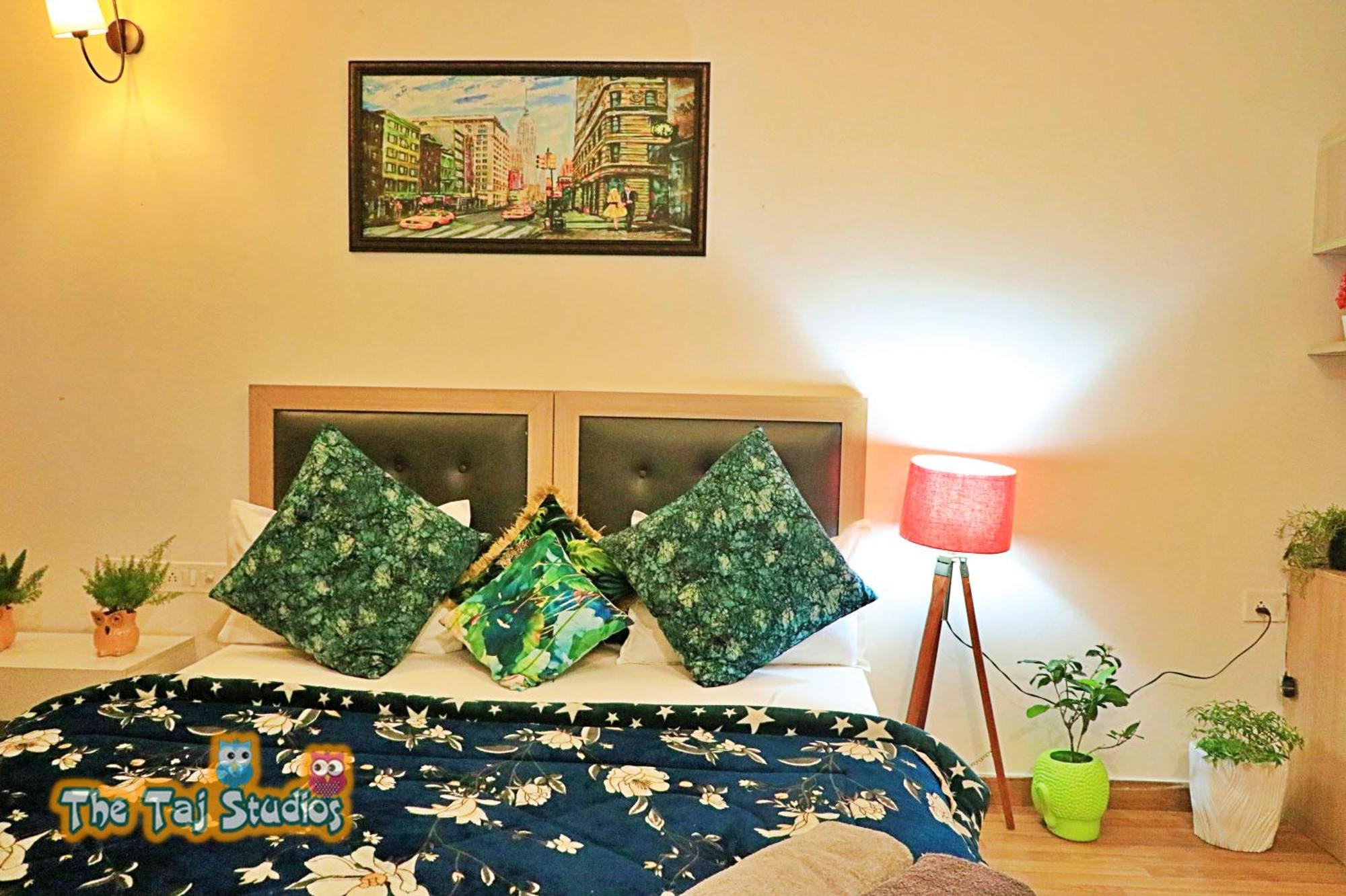 Top Luxury & Couple Friendly Stay Gp By Taj Suites & Studios #New Year Party & Stay Noida Exterior foto