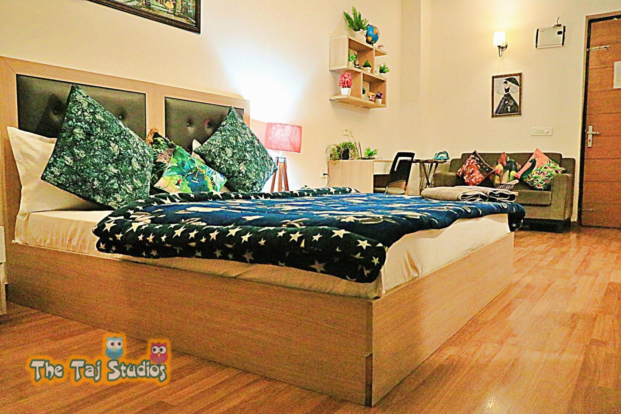 Top Luxury & Couple Friendly Stay Gp By Taj Suites & Studios #New Year Party & Stay Noida Exterior foto